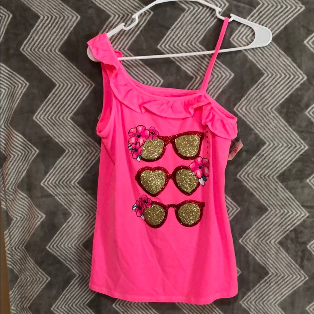 pink top